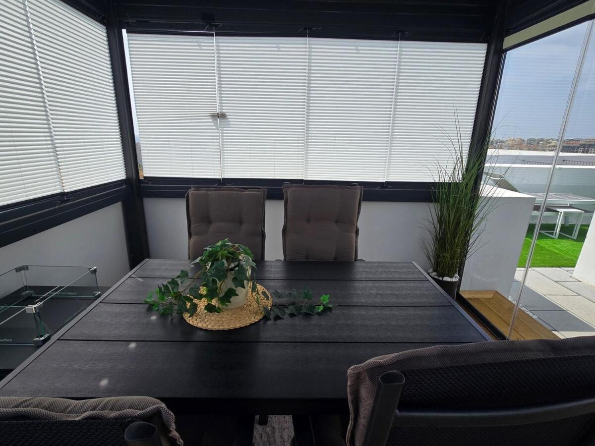 Elegant Duplex Penthouse Near The A116 Fuengirola